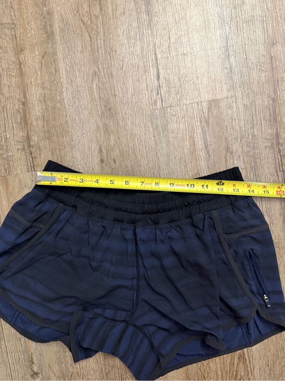 Lululemon • Tracker Shorts size 12 - Picture 5 of 13